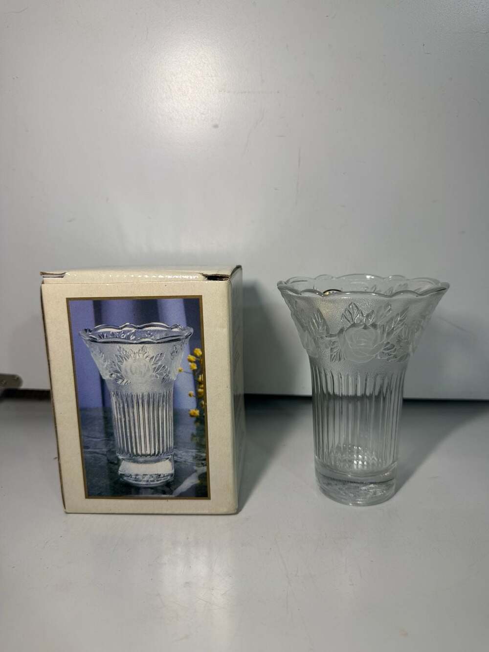 Forever Favors by Crystal Clear 'Sara' 11.2cm Frosted Floral Rose Bud Vase